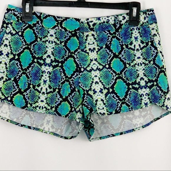 BCBGMaxAzria Snake Skin Print Shorts S - Picture 3 of 8